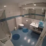 米斯特拉尔公寓 *