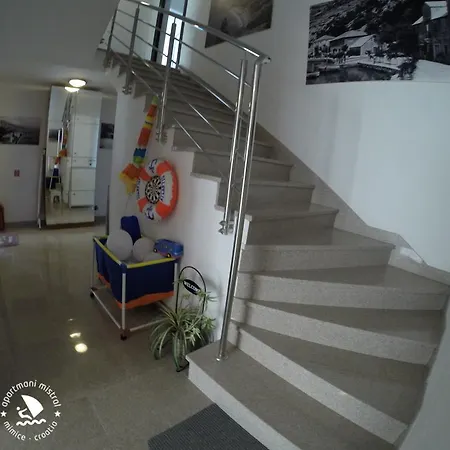 アパート Mistral