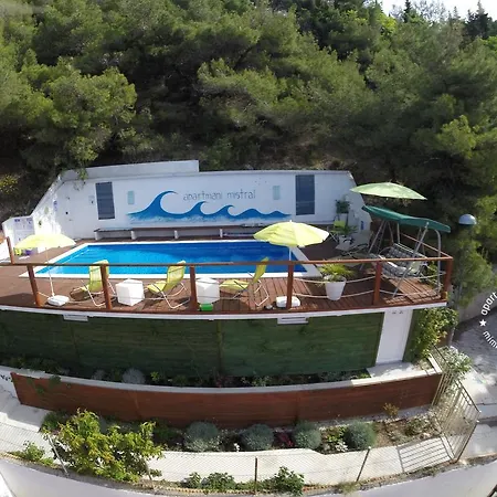 アパート Mistral