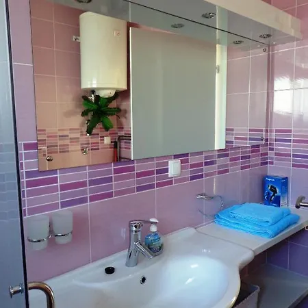 Mistral アパート ミミツェ