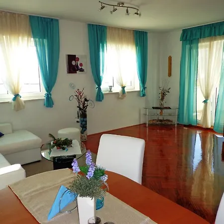 Mistral Apartment Mimice